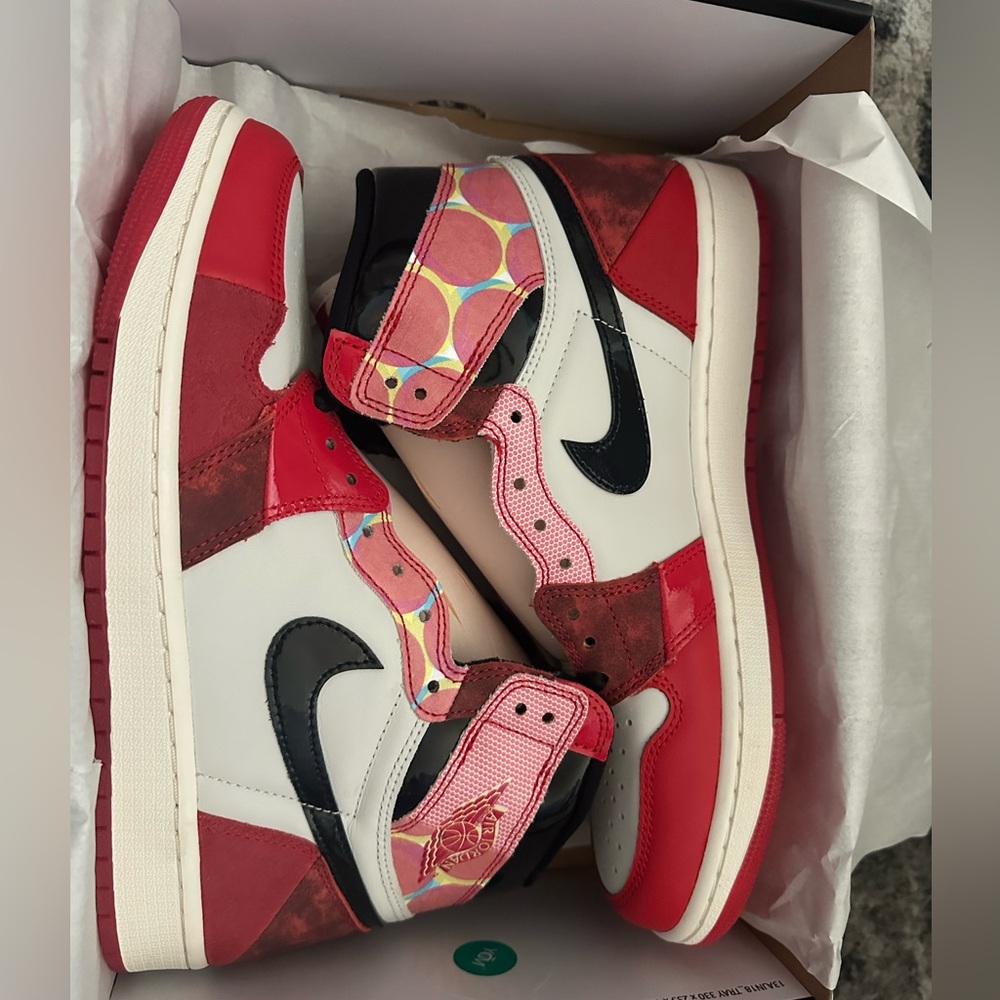 *Never worn* Jordan 1 Retro High OG

Spider-Man Across the Spider-Verse